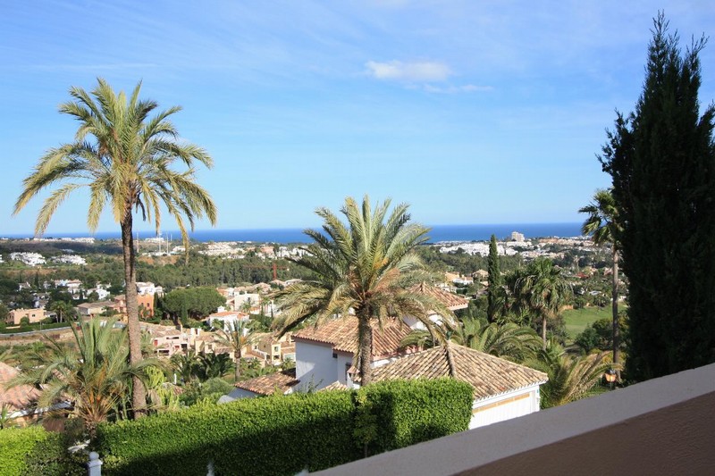 Marbella - Luxury raised ground floor apartment in Nueva Andalucía with large terrace and views to the sea.